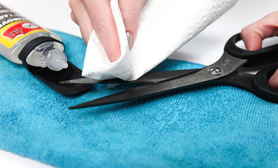 How to Clean Scissors